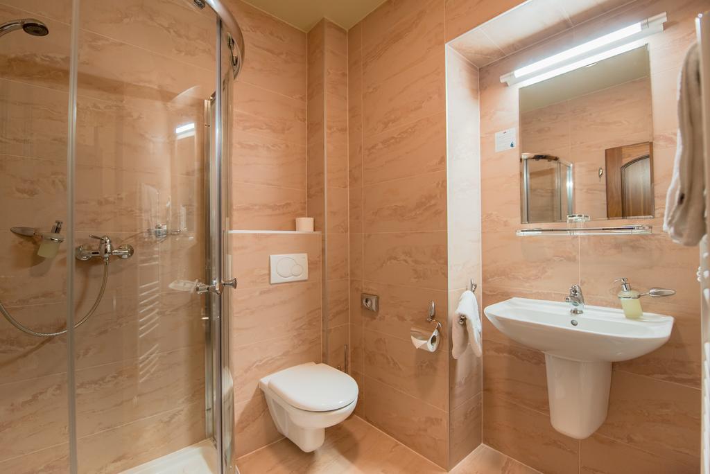Hotel Octarna - Free Parking Кромержиж Экстерьер фото