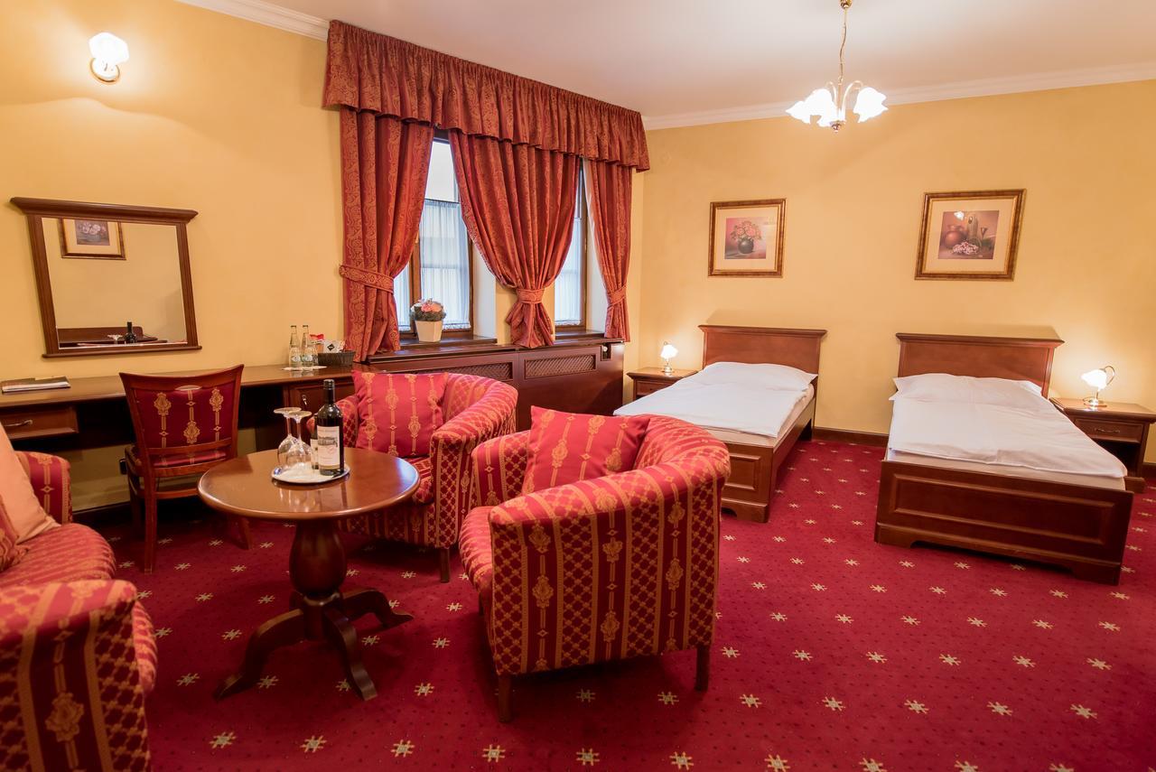 Hotel Octarna - Free Parking Кромержиж Экстерьер фото