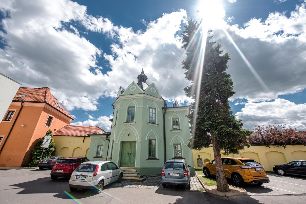 Hotel Octarna - Free Parking Кромержиж Экстерьер фото